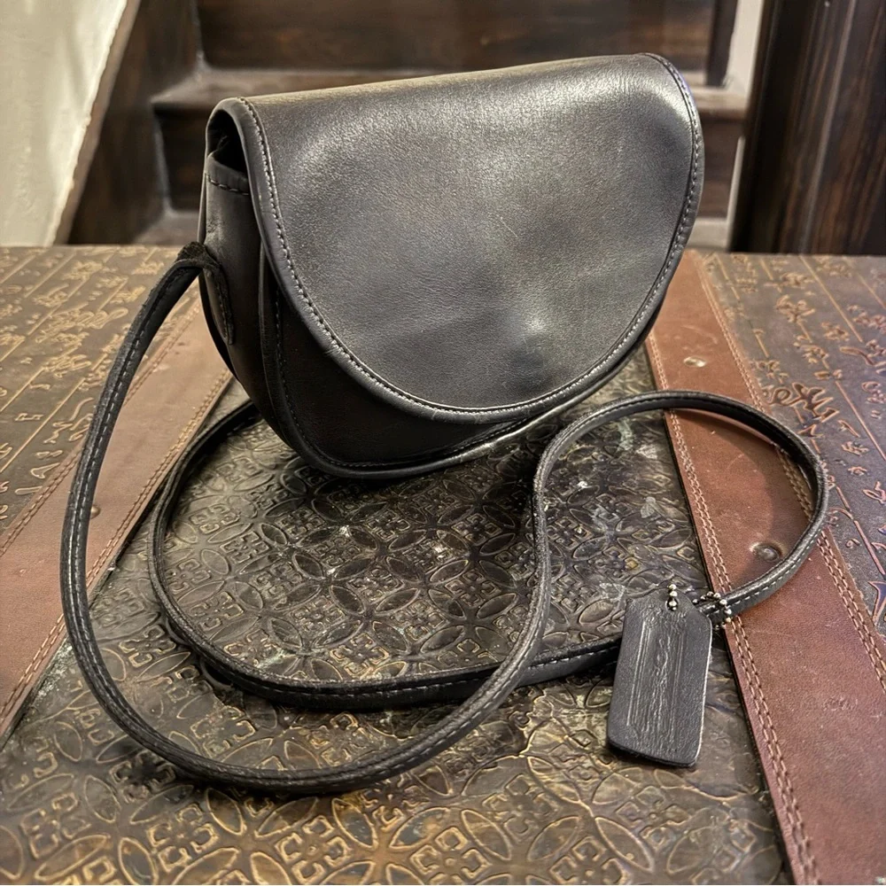 COACH Genuine Vintage Casey Black Leather Crossbody Bag - Picture 2 of 16